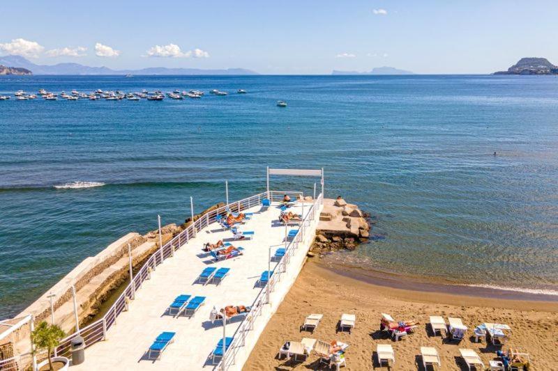 Casa Vacanze Alma B&B: Seafront Apartment Near Pozzuoli Center Exterior photo
